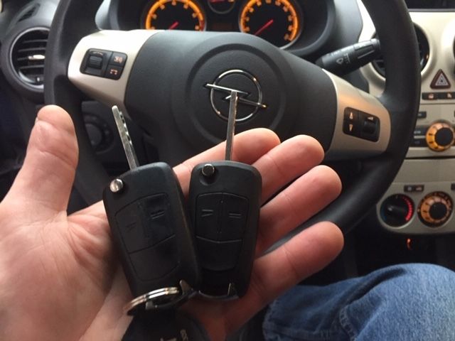 Opel Corsa D Autosleutel Met Afstandsbediening